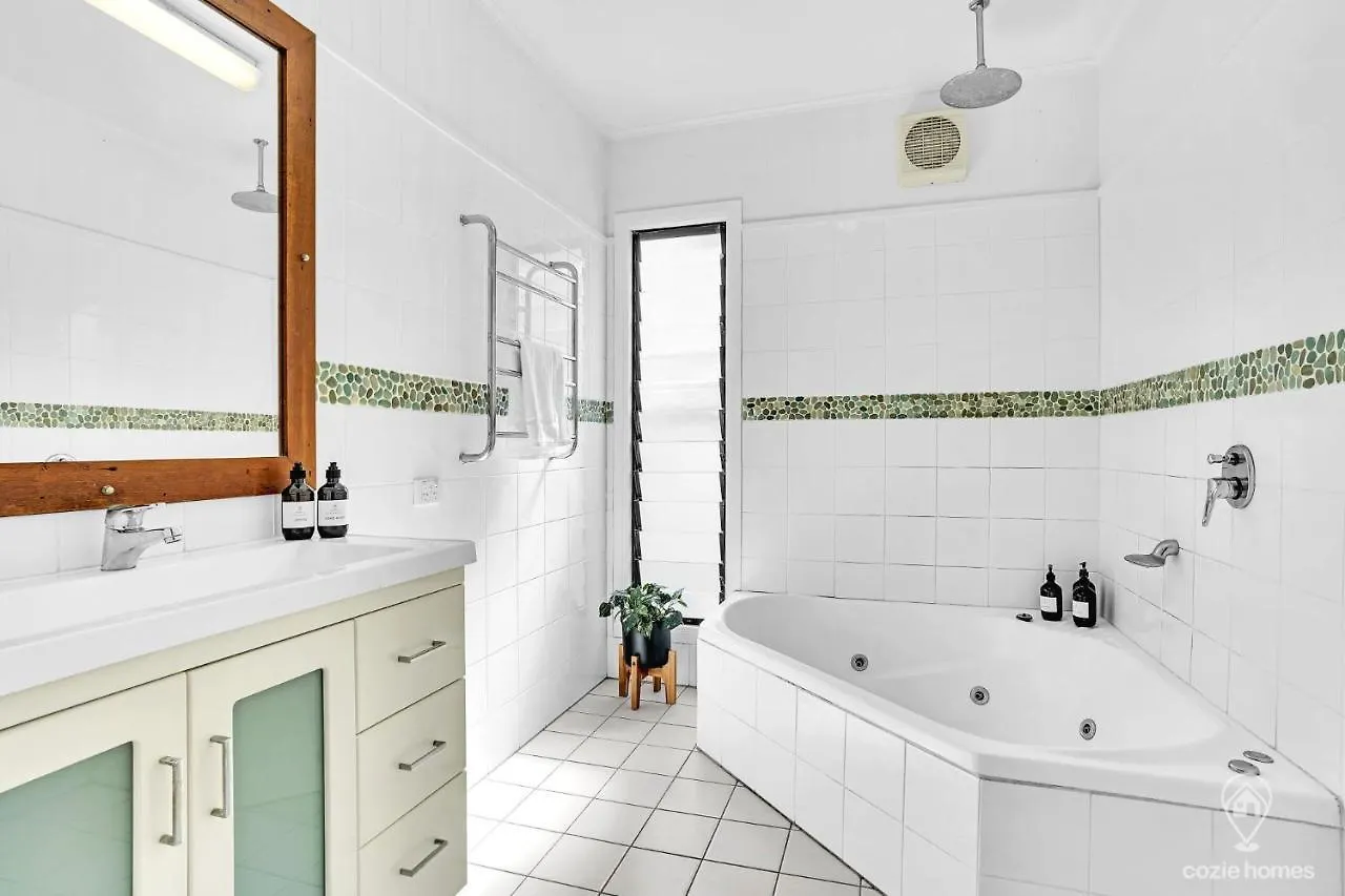 Holiday home Caladenia Villa - Understated Luxury In Edge Hill Australia